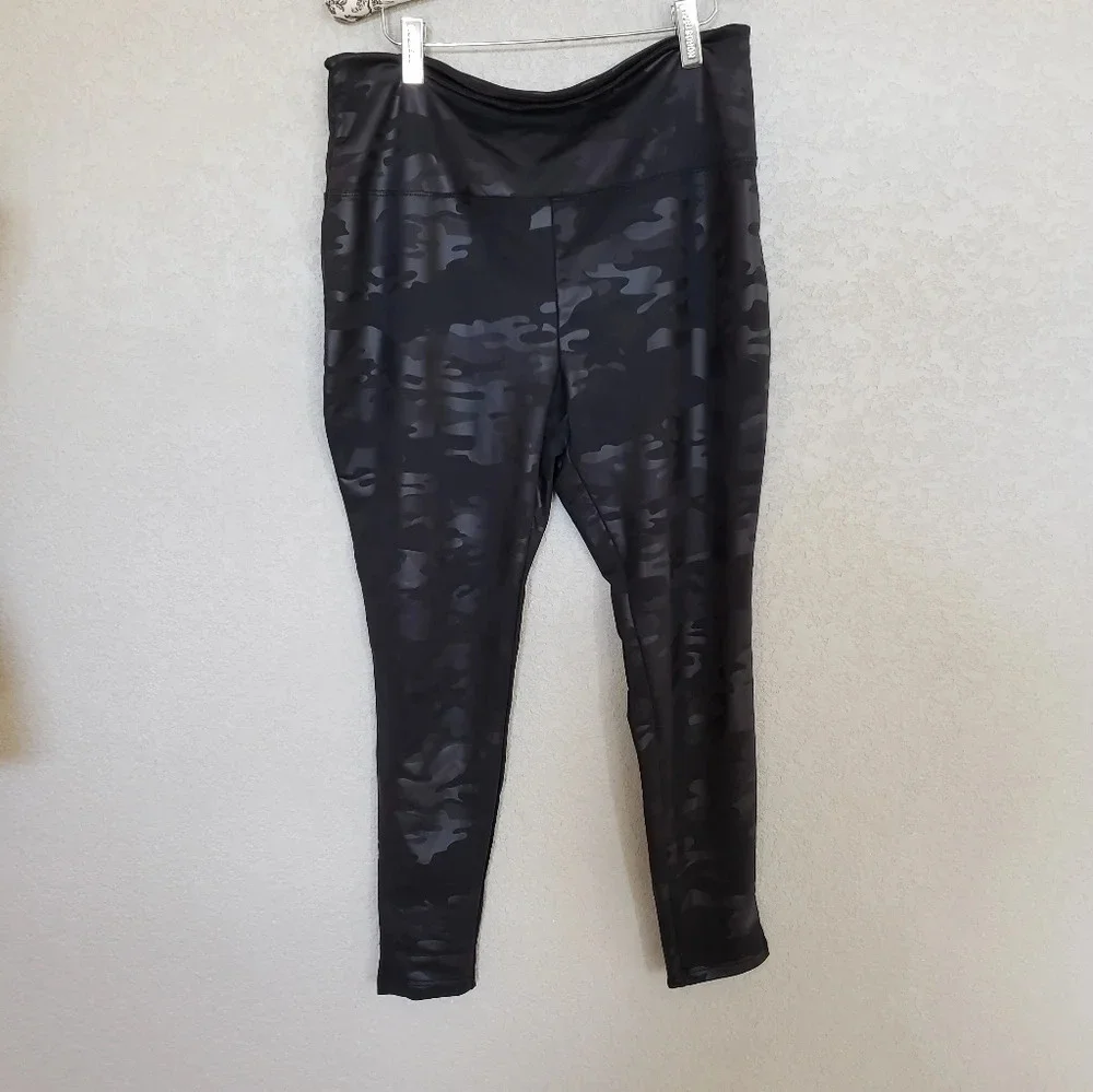 Knox Rose black camo leggings